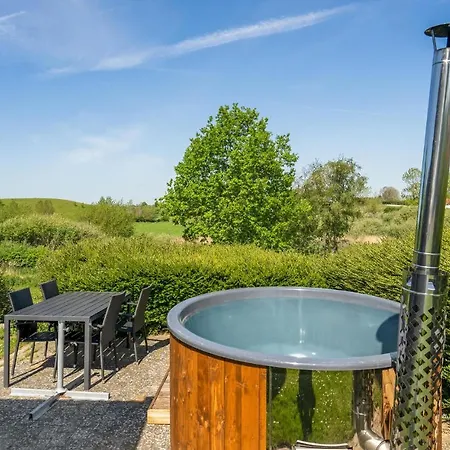 3 Bedroom Beautiful In Tranekaer * Lokkeby