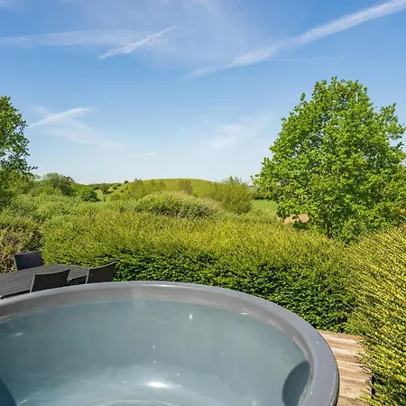3 Bedroom Beautiful In Tranekaer Lokkeby